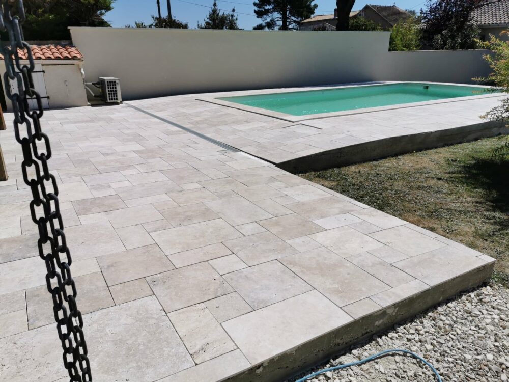 creation-espace-piscine-travertin-e1657119942261